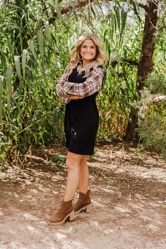 Black Sleeveless Long Sweater